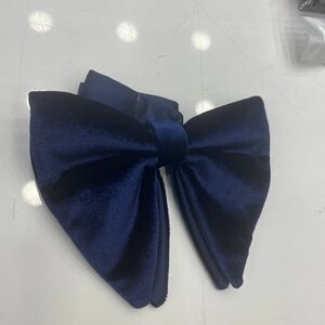 Elegant Navy Velvet Bow Tie